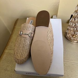 Steve Madden Kandi Natural Raffia mule. Brand new.